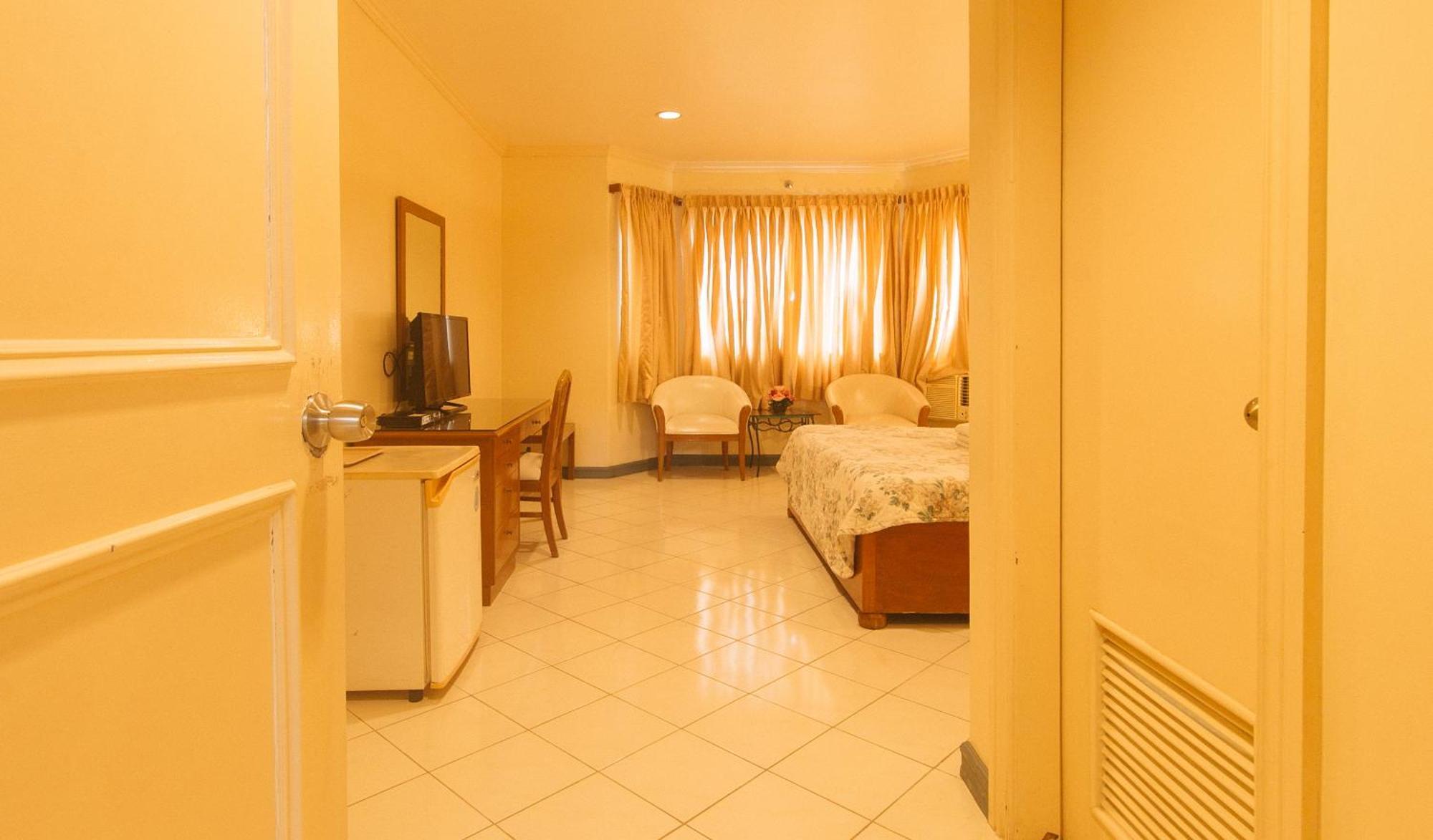 Royal Am Rei Hotel By Reddoorz Bacolod Kültér fotó